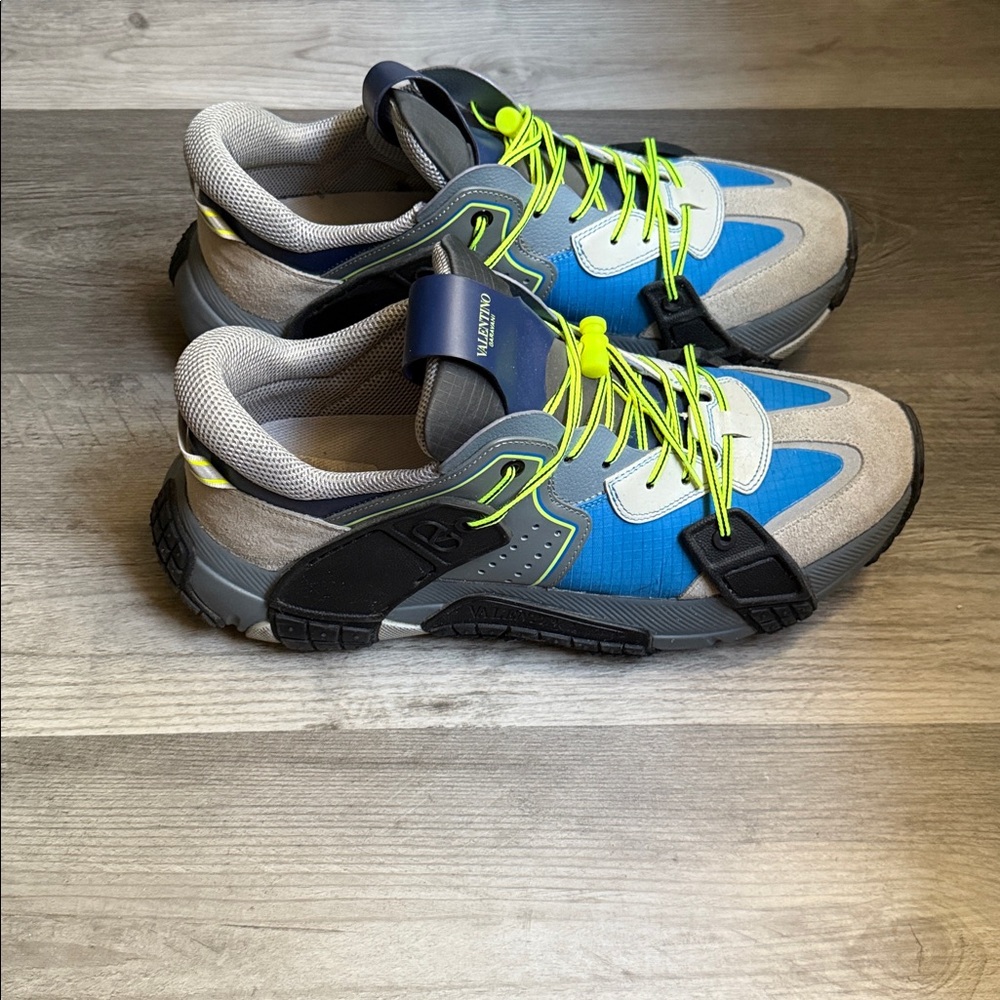 VALENTINO SNEAKERS!